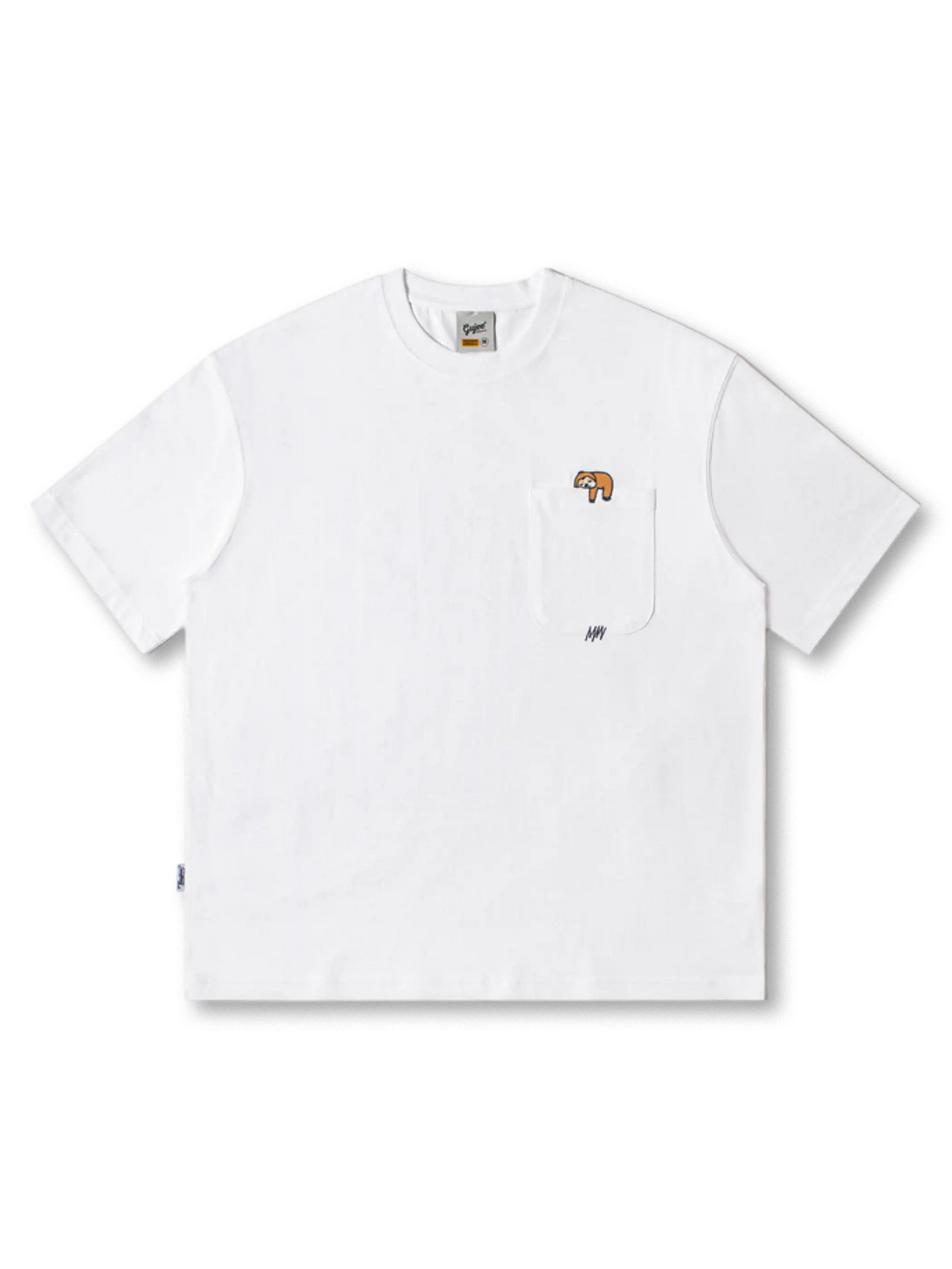 白とネイビーの2色展開、胸ポケット上部にナマケモノ刺繍があしらわれたTシャツ全体
