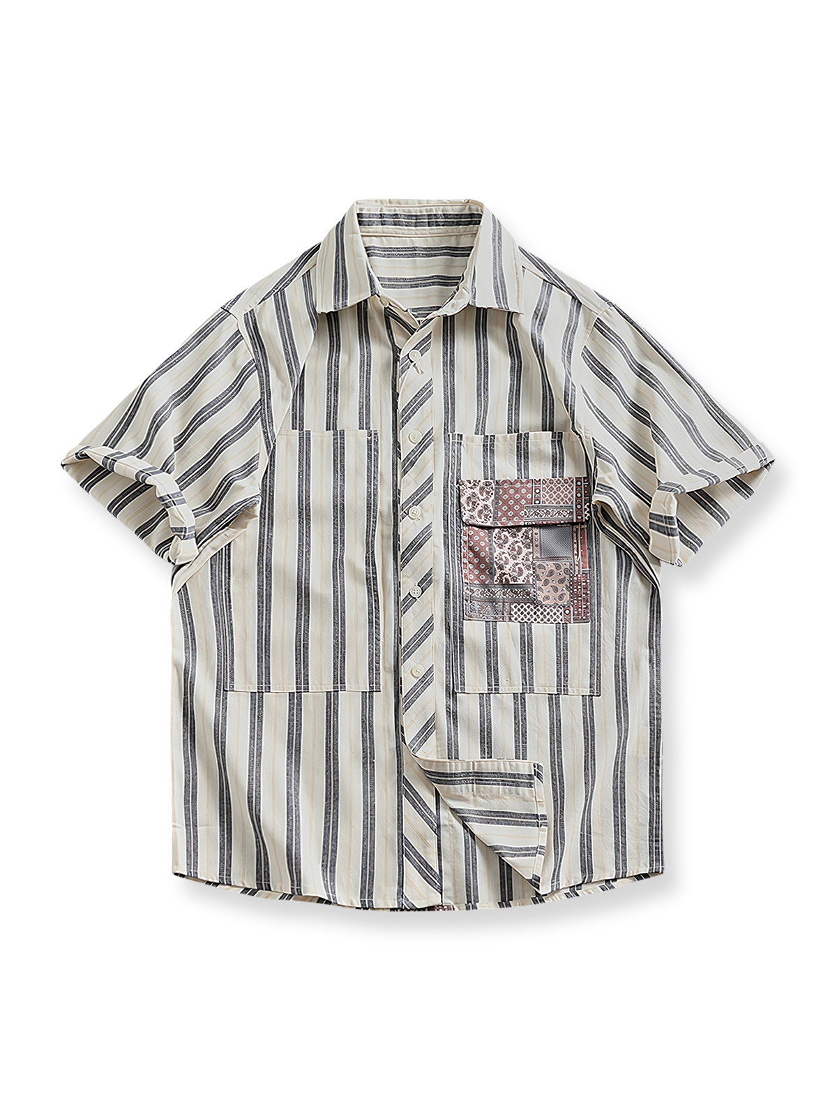 ストライプ配色半袖シャツの正面展示