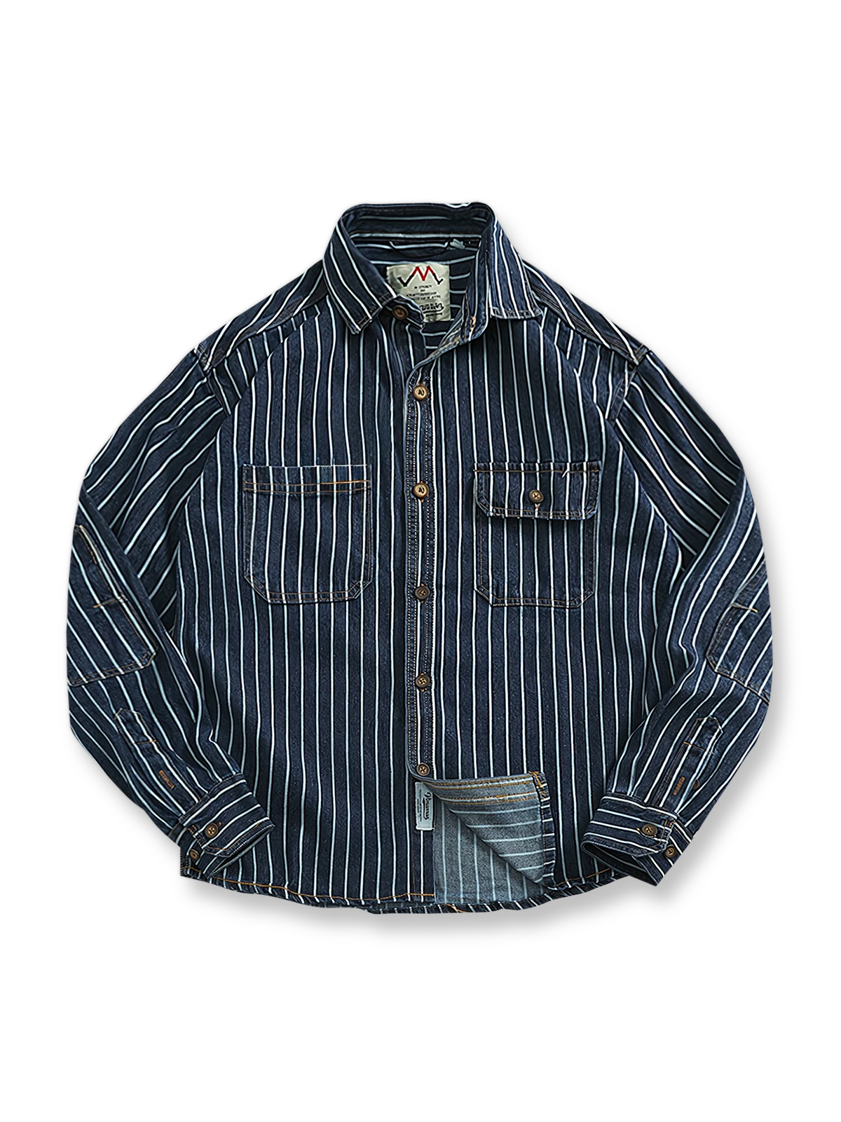製品画像: ヘビーストライプデニムワークシャツの正面展示
詳細画像: 肘のパッチとストライプのディテールクローズアップ
モデル画像