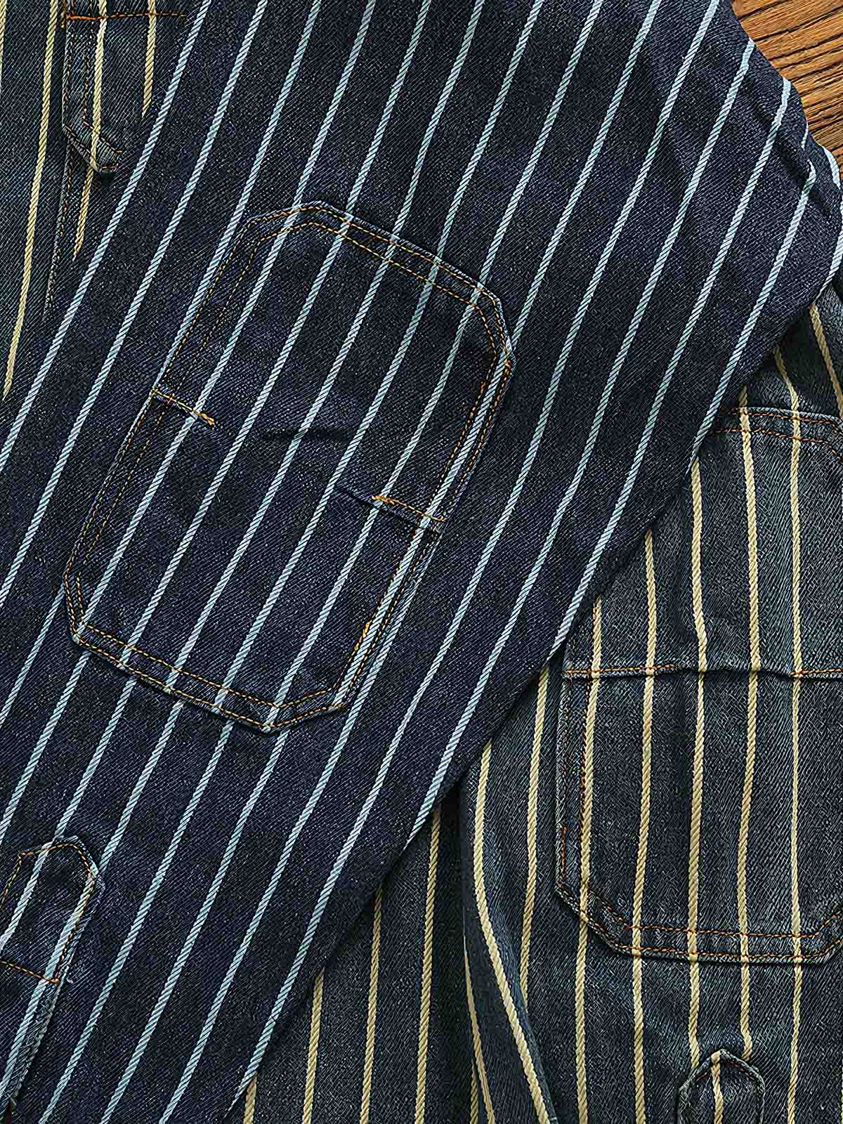 製品画像: ヘビーストライプデニムワークシャツの正面展示
詳細画像: 肘のパッチとストライプのディテールクローズアップ
モデル画像