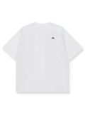 詳細画像: ファームイメージTシャツのディテール図、フロントプリントと背面のブランドロゴを展示