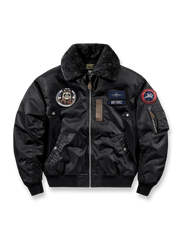 製品画像: B-15シープスキン襟付きフライトジャケットの全体画像、クラシックなアメカジミリタリースタイル
詳細画像: 取り外し可能なシープスキン襟とアームポケットのワッペンのディテール