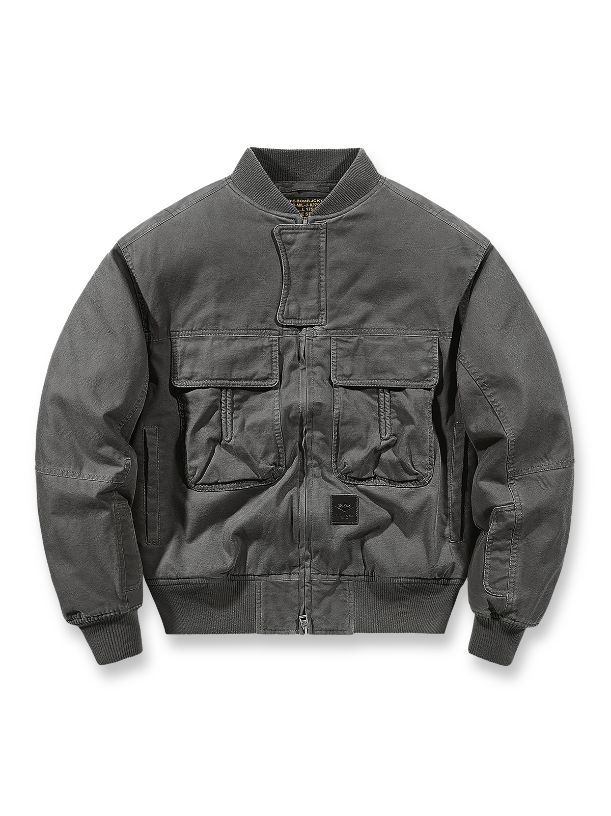 製品画像
「厚手 防風 フライトジャケットの全体像。クラシックなBomber Jacketデザインにダブルジッパー仕様と防寒性を備えたスタイリッシュな冬のアウター」

詳細画像
「フライトジャケットのダブルジッパーとスナップボタン付き防犯ポケットのディテールクローズアップ。実用性とデザイン性を融合したディテール」