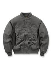 製品画像
「厚手 防風 フライトジャケットの全体像。クラシックなBomber Jacketデザインにダブルジッパー仕様と防寒性を備えたスタイリッシュな冬のアウター」

詳細画像
「フライトジャケットのダブルジッパーとスナップボタン付き防犯ポケットのディテールクローズアップ。実用性とデザイン性を融合したディテール」