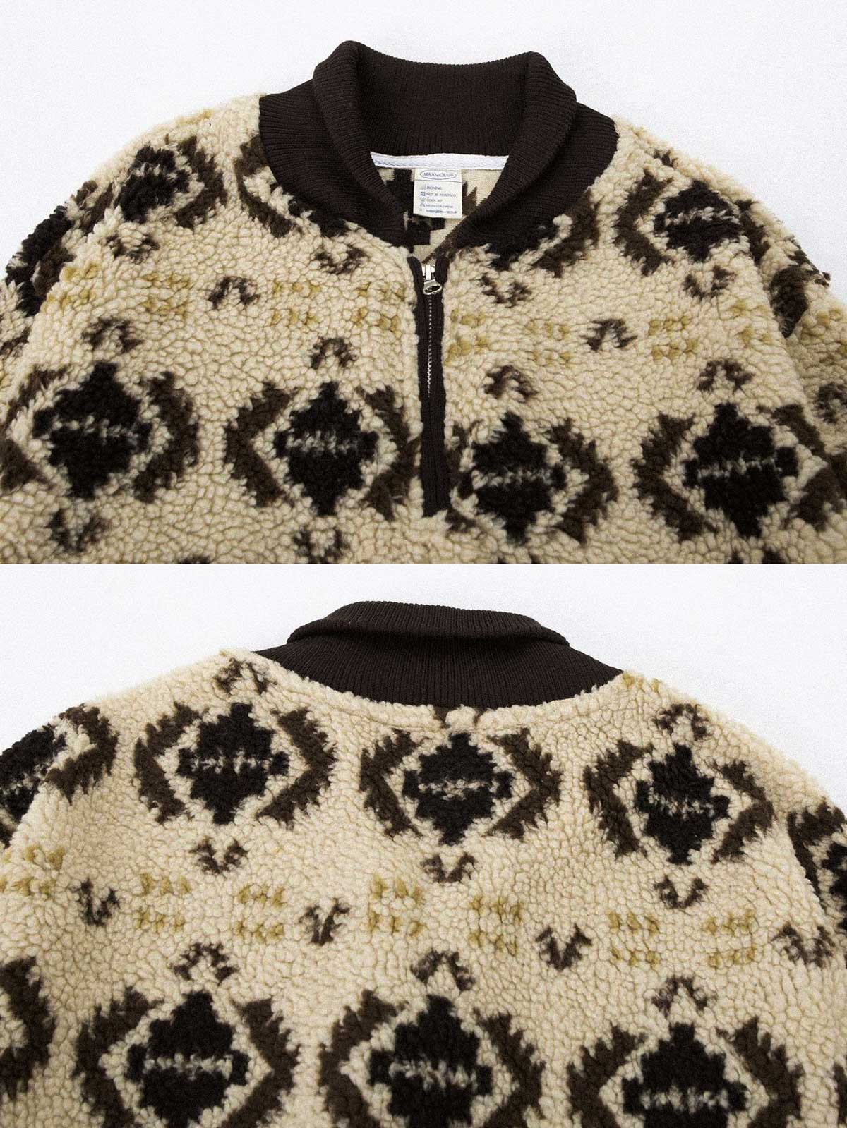 製品画像: 民族風プリントデザインのフリーススウェット。暖かく柔らかな素材が、秋冬のコーディネートにぴったり。サイドポケットが実用性を高め、レトロでアート感のある印象を与えます。

詳細画像: 民族風のプリント柄とサイドポケットのディテール。軽量で柔らかなフリース素材が、優れた保温性を提供し、リラックスした着心地を実現。