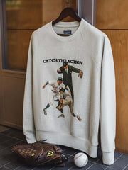 立体レタリング刺繍とベースボール試合シーンプリントのディテール