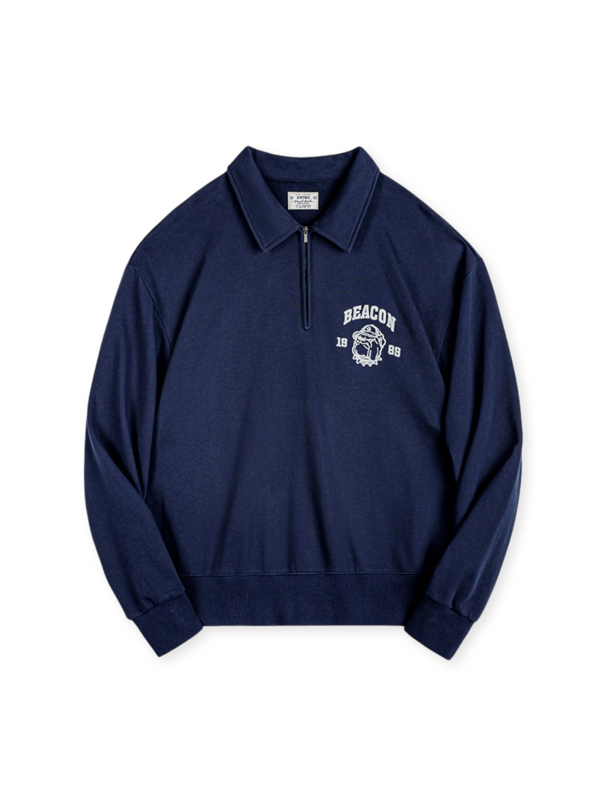 製品画像: アメリカンヴィンテージ風ハーフジップ刺繍スウェットの正面デザイン
