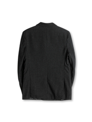 ダブルブレスト仕様のストライプ柄スーツジャケット