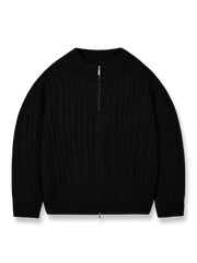 製品画像
"ウールケーブル編みジップカーディガン（厚手）、ウール混紡素材で編まれたケーブル編みデザイン、優れた保温性と耐久性を持ち、シワや色あせが少なく、冬季に最適な厚手のジップカーディガン"

詳細画像
"ウール混紡素材とケーブル編みデザインを組み合わせたジップカーディガン、7ゲージのコンピュータ制御編み機で編み上げられた織り方、細部にこだわり、毛玉ができにくい耐久性の高い仕上げ"
