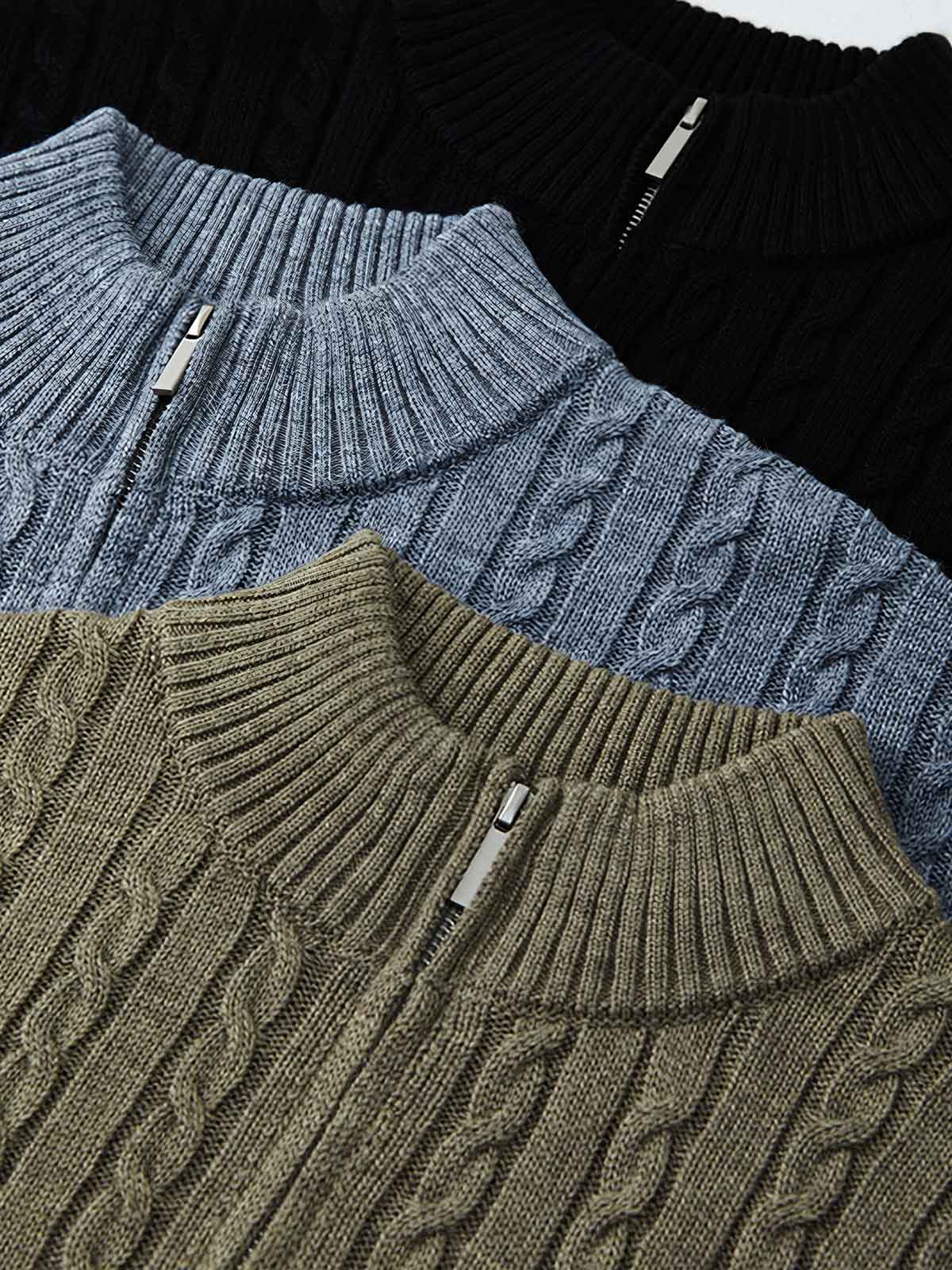 製品画像
"ウールケーブル編みジップカーディガン（厚手）、ウール混紡素材で編まれたケーブル編みデザイン、優れた保温性と耐久性を持ち、シワや色あせが少なく、冬季に最適な厚手のジップカーディガン"

詳細画像
"ウール混紡素材とケーブル編みデザインを組み合わせたジップカーディガン、7ゲージのコンピュータ制御編み機で編み上げられた織り方、細部にこだわり、毛玉ができにくい耐久性の高い仕上げ"
