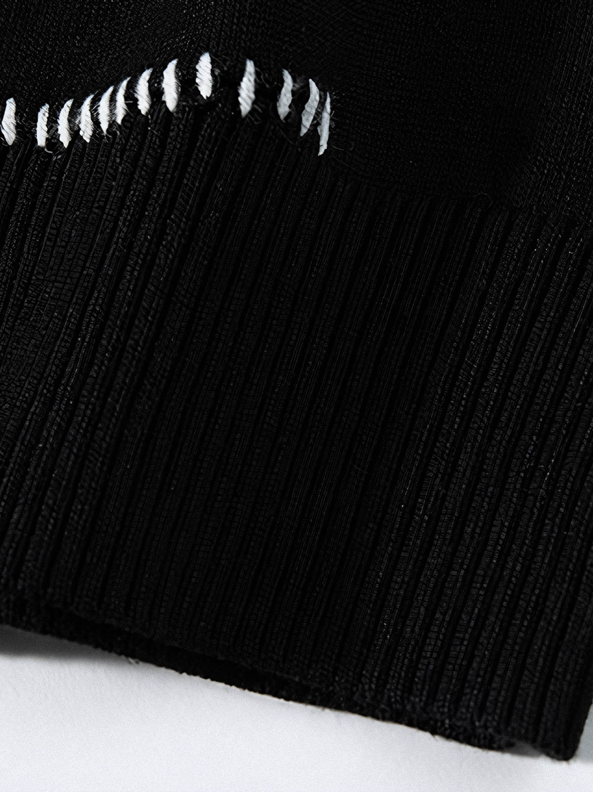 製品画像
「Vネック ニットカーディガンの全体像。ブラック、グレー、ベージュの3色展開で、高品質アクリルコットン混紡素材を使用したルーズフィットデザイン」

詳細画像
「Vネック ニットカーディガンのボタンディテールと9ゲージの精密編みの質感をクローズアップ」