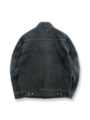 製品画像: 硫化染め刺子織り素材を使用した剣道着風デザインのはんてん全体写真。ヴィンテージ感と伝統の趣が特徴的な一着。
詳細画像: 硫化染めの深みある刺子織り生地と天然本牛角ボタンのクラフト感を引き立てたディテール写真。伝統と高級感を表現。