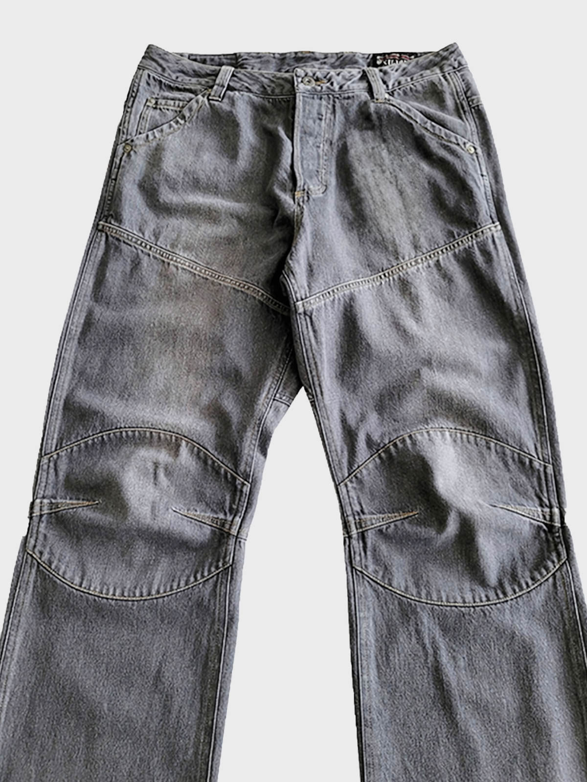 製品画像: 立体裁断ストレートデニムパンツ全体像