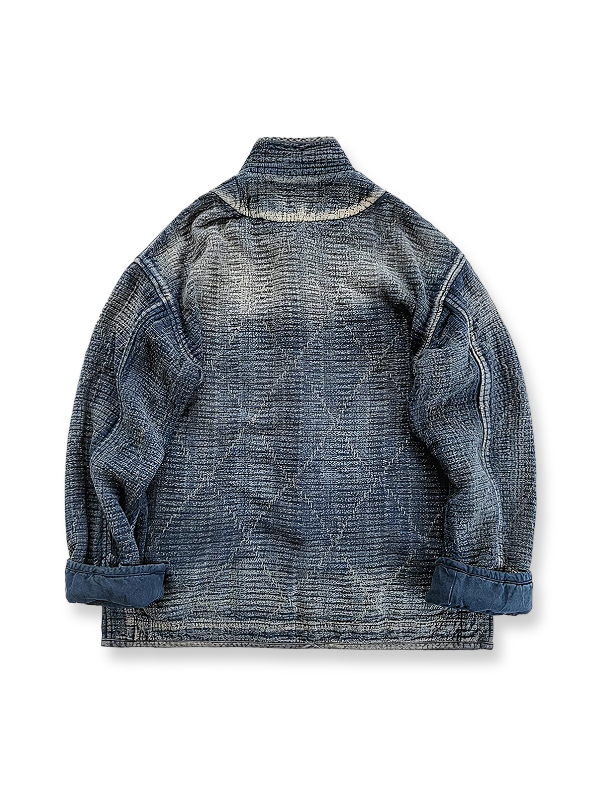 製品画像: Indigo 藍染め スタンドカラーチャイナボタン コート全体写真。藍染め技法とストーンウォッシュ加工が際立つ、東洋の美学とヴィンテージスタイルを融合したデザイン。
詳細画像: チャイナボタンのクラシックなディテールとストーンウォッシュ加工による深みのある藍色を強調した写真。