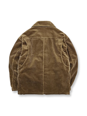 製品画像: コーデュロイハンティングジャケット全体表示。厚手のコーデュロイとウールライナーが特徴で、寒い季節に最適な防寒アイテム。

詳細画像: 本牛角ボタンと本革トリムのディテール表示。ヴィンテージ感と質感が引き立つクラシックなアクセント。
