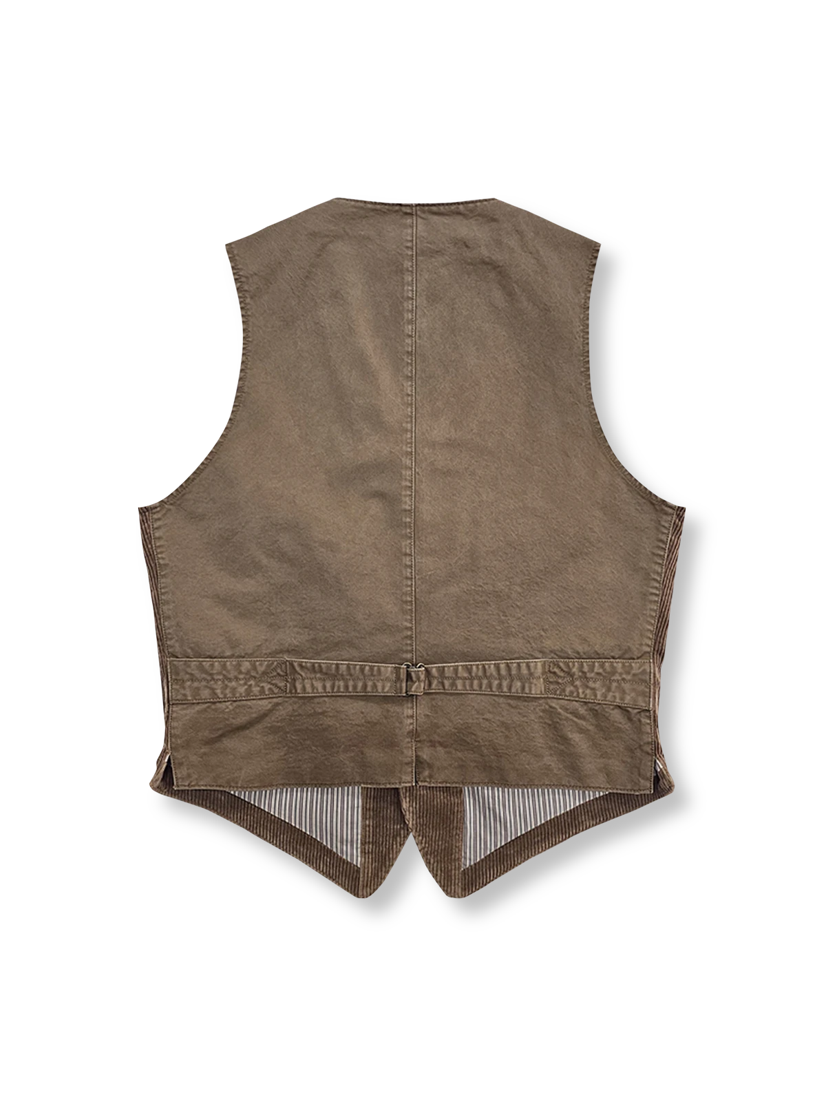 製品画像: コーデュロイワークベスト全体写真。100%コットン素材と多ポケットデザインが際立つアメカジスタイルのヴィンテージ風ベスト。
詳細画像: コーデュロイ素材の繊細な質感、多ポケットディテール、果実モチーフボタンのクラシックなアクセントを強調した写真。