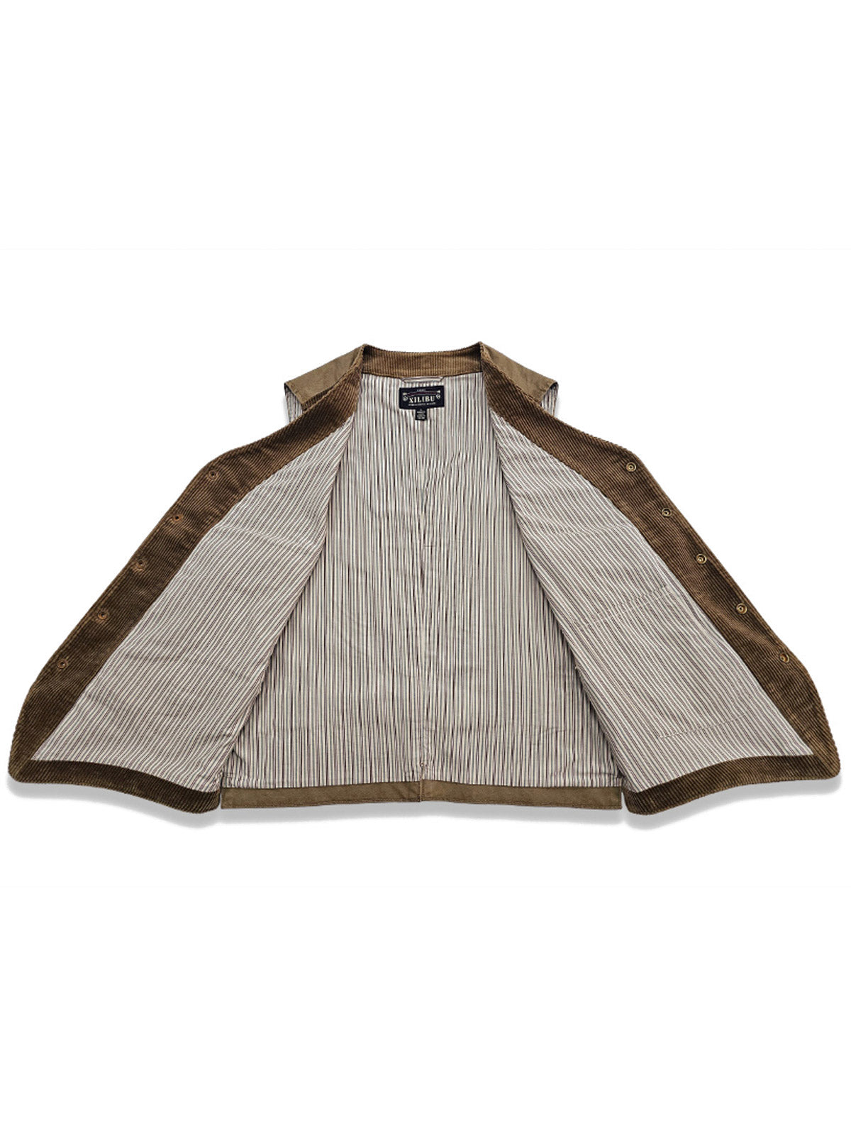 製品画像: コーデュロイワークベスト全体写真。100%コットン素材と多ポケットデザインが際立つアメカジスタイルのヴィンテージ風ベスト。
詳細画像: コーデュロイ素材の繊細な質感、多ポケットディテール、果実モチーフボタンのクラシックなアクセントを強調した写真。