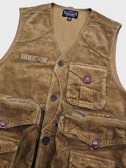 製品画像
多ポケット コーデュロイ ハンティング ベストの正面全体画像。クラシックなアメカジスタイルと100%コットン素材による耐久性が特徴の一着。

詳細画像
バーナー仕上げの天然牛角ボタン、多機能ポケット、アンティーク加工の金属スナップボタンのディテールをクローズアップした画像。上質感と実用性を強調した仕上がり。