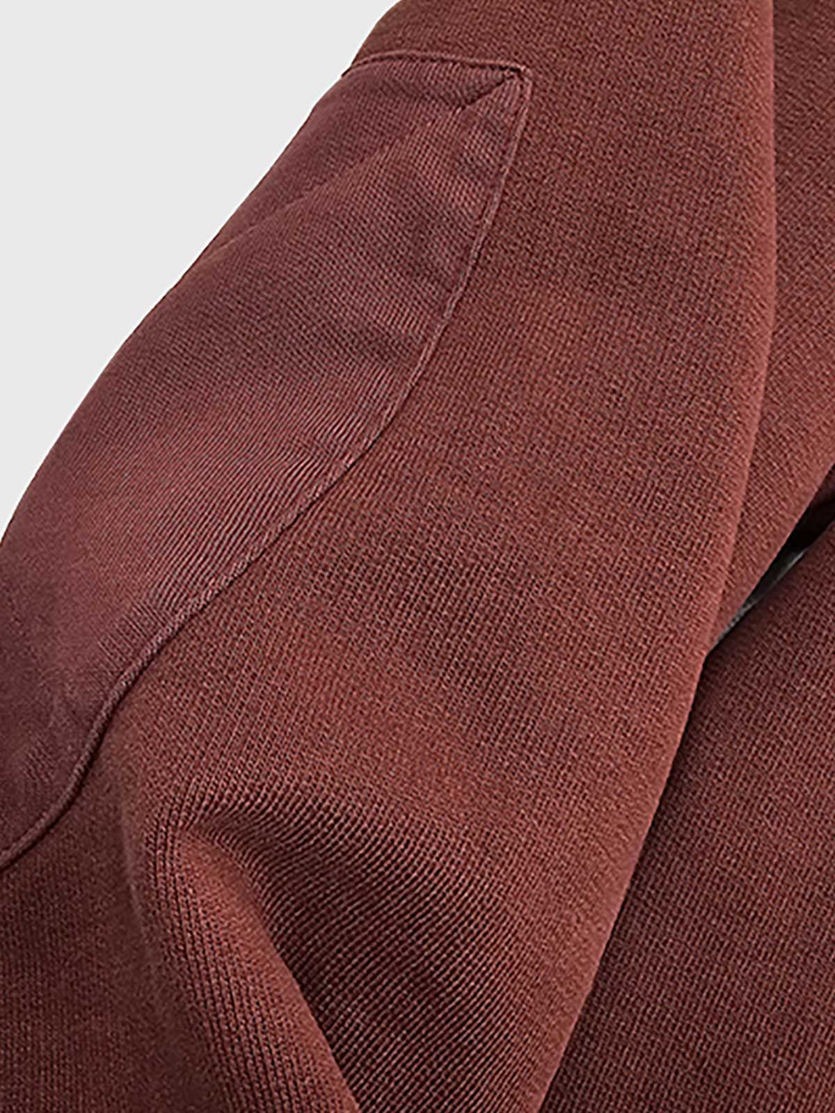 製品画像
クラシックなヘンリーネックとフードデザインが融合したアメリカンヴィンテージ風のフード付きパーカーの正面全体画像。高品質なオールコットン素材と実用的なディテールが特徴。

詳細画像
天然の本角ボタンと胸ポケットのデザイン、リブ仕様の袖口と裾のディテールをクローズアップした画像。ヴィンテージ感と耐久性を兼ね備えた仕上がり。