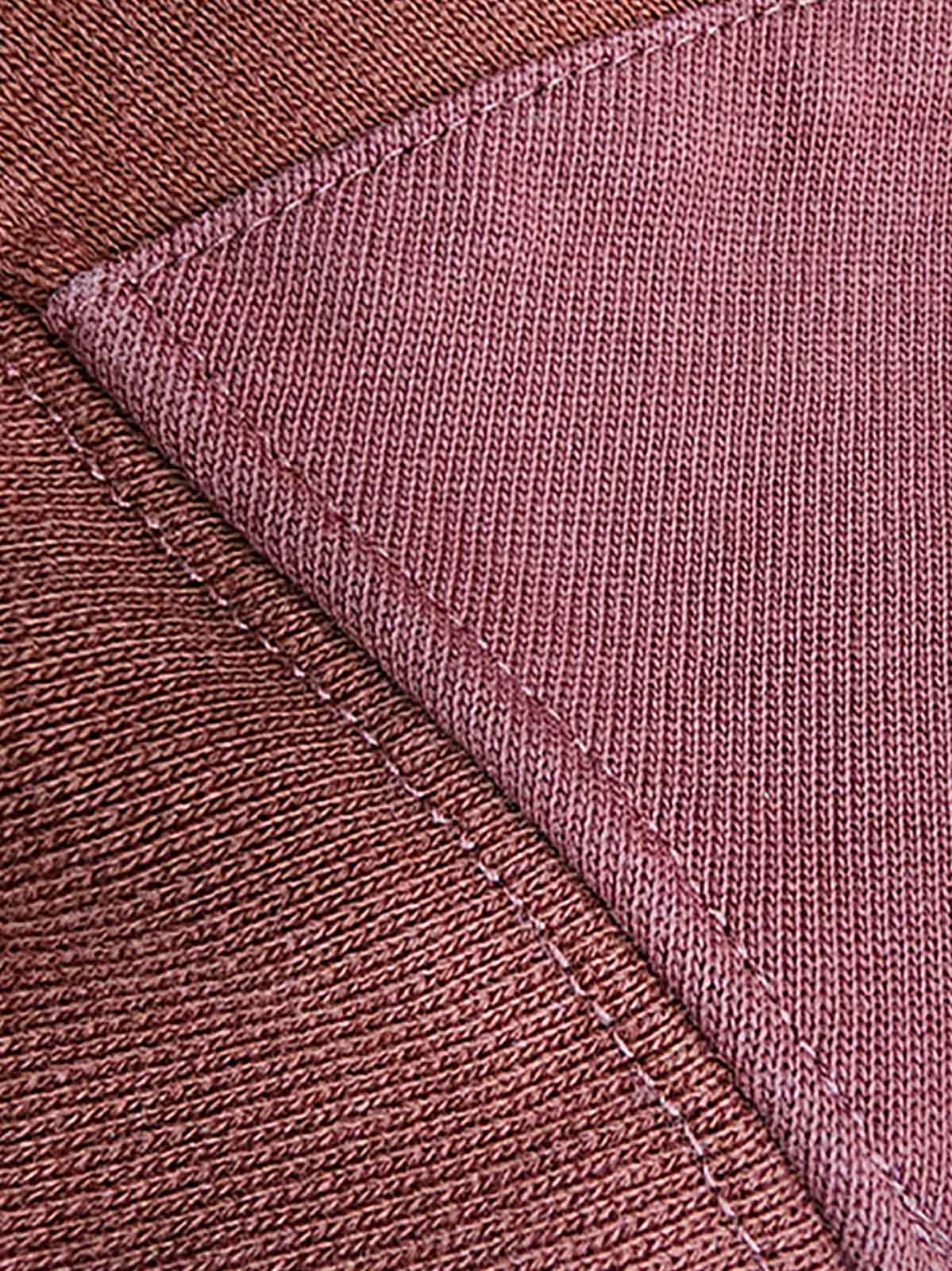 製品画像
クラシックなヘンリーネックとフードデザインが融合したアメリカンヴィンテージ風のフード付きパーカーの正面全体画像。高品質なオールコットン素材と実用的なディテールが特徴。

詳細画像
天然の本角ボタンと胸ポケットのデザイン、リブ仕様の袖口と裾のディテールをクローズアップした画像。ヴィンテージ感と耐久性を兼ね備えた仕上がり。