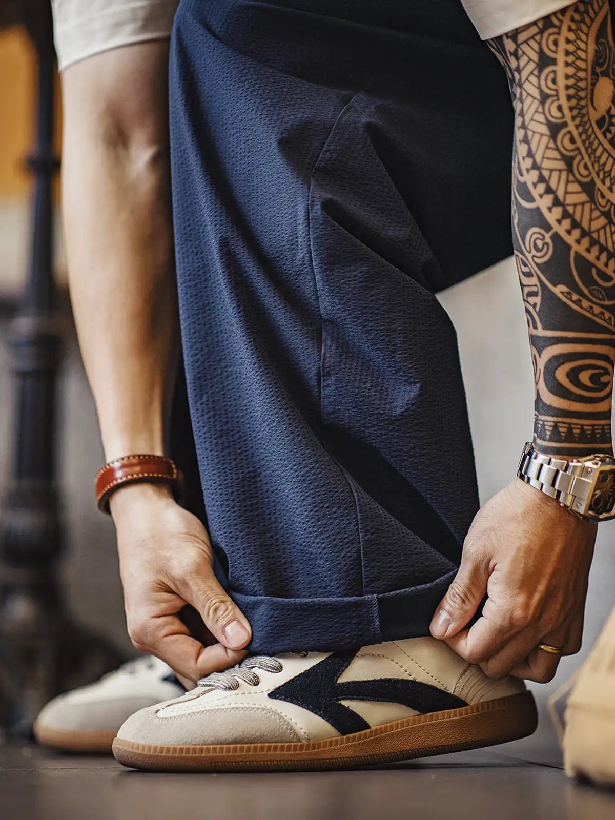 シャンタン素材のバルーンパンツ、ウエストドローコード付き