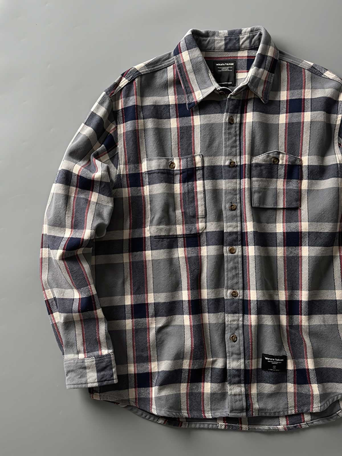 製品画像:
アメカジヴィンテージチェック柄ヘビーウェイトシャツ全体画像、秋冬向けの高い保温性とクラシックデザイン。

詳細画像:
両胸ポケットとチェック柄のディテール、ヴィンテージ感漂うデザイン。