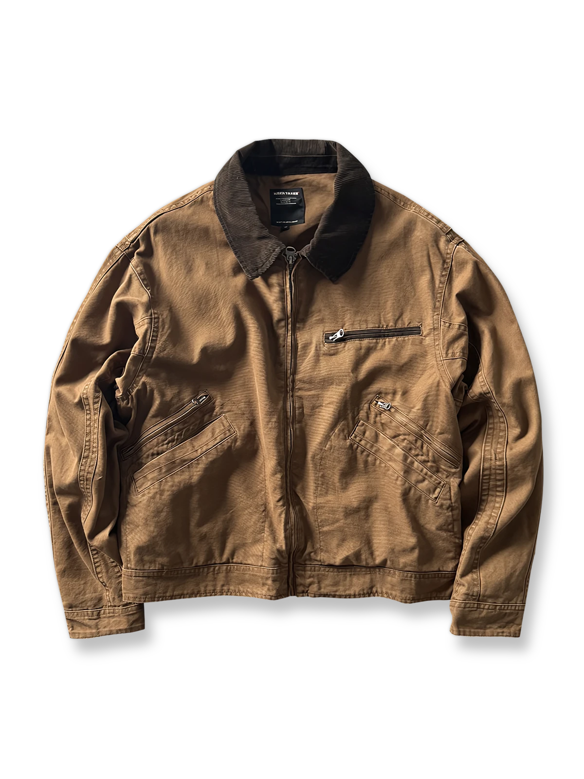 製品画像: アメリカンヴィンテージ加工のショートジャケット正面画像、ルーズシルエットとヴィンテージ感が特徴。
詳細画像: コーデュロイ襟とウォッシュ加工のディテール画像、レトロな雰囲気を強調。