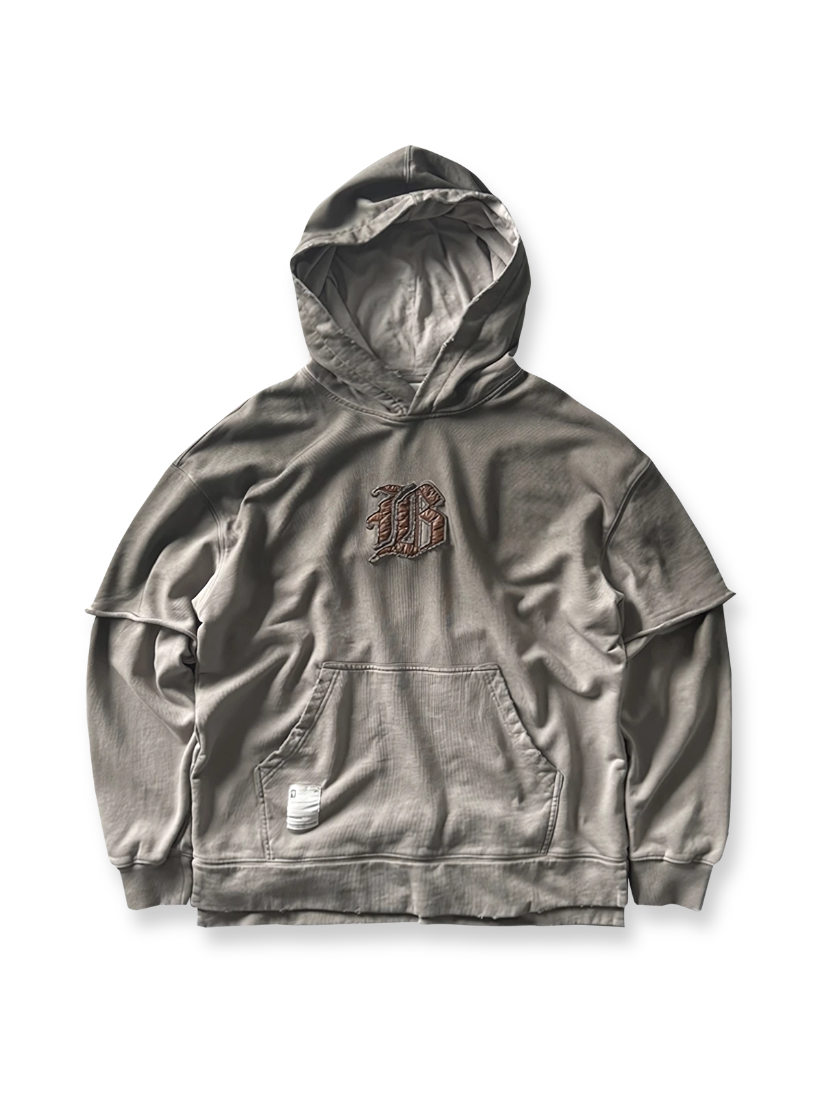 製品画像: ヴィンテージ加工のピグメント染めフード付きパーカーの全体画像、ヘビーウェイトで快適な着心地。
詳細画像: パーカーのピグメント染めとロゴ刺繍のディテール画像、独特の風合いを強調。