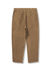 クラシックなデザインのコーデュロイワイドパンツ