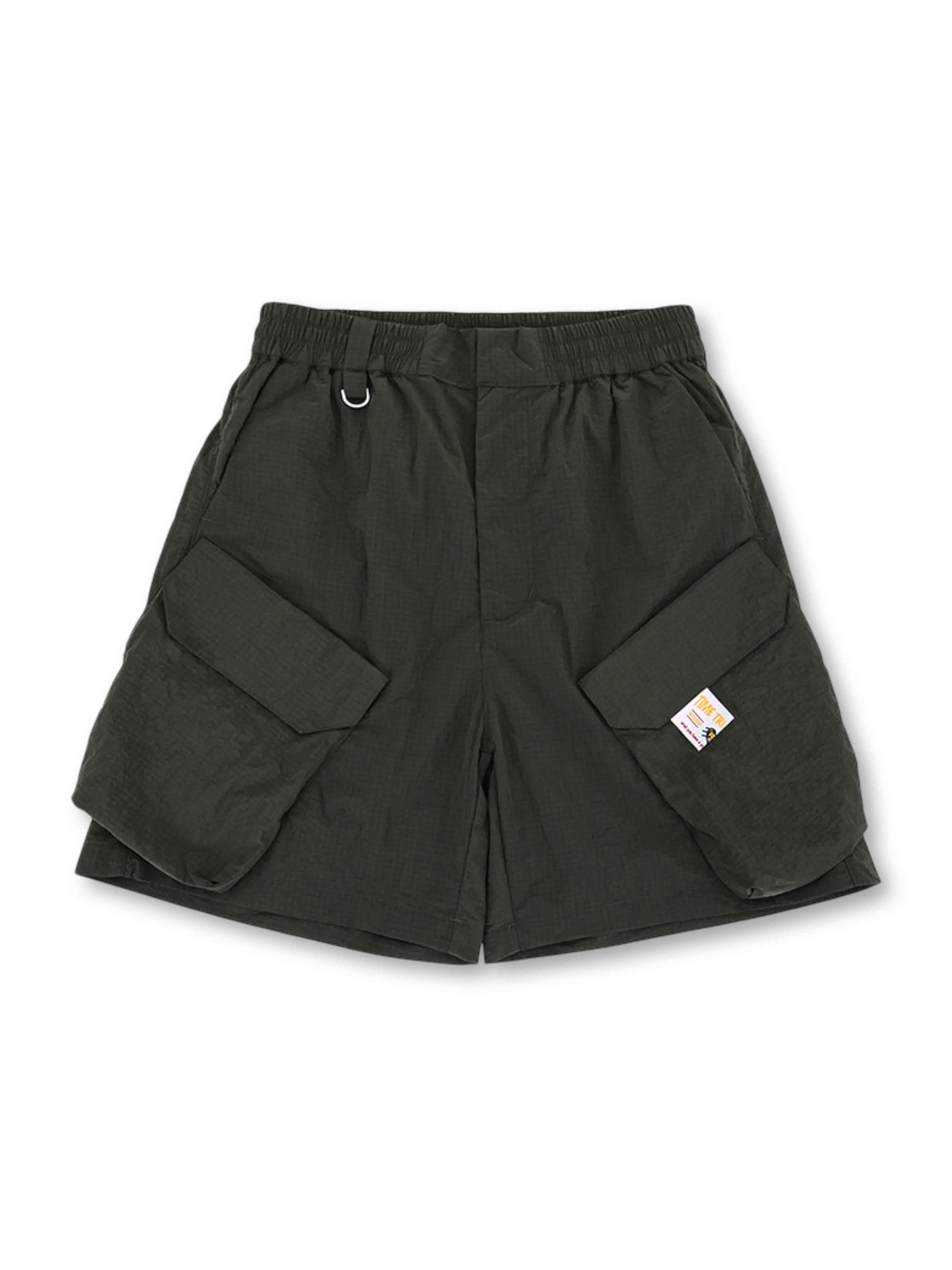 泡上速乾生地と多ポケットが特徴のカーゴ五分丈ショーツ
