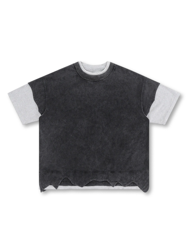 ブラックウォッシュの上層とライトグレー裏毛下層を重ねたレイヤードTシャツ前面全体
