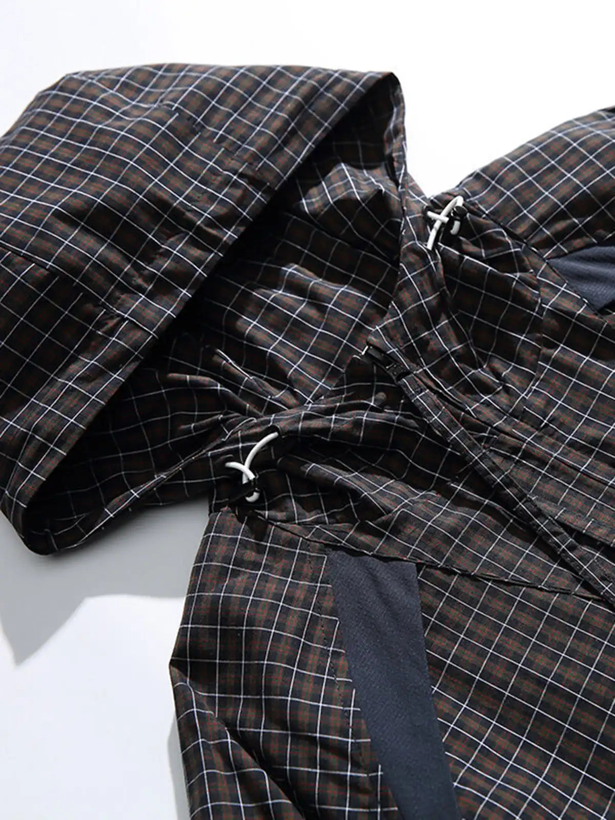 格子柄のフード付きジャケット、配色切り替え部分あり