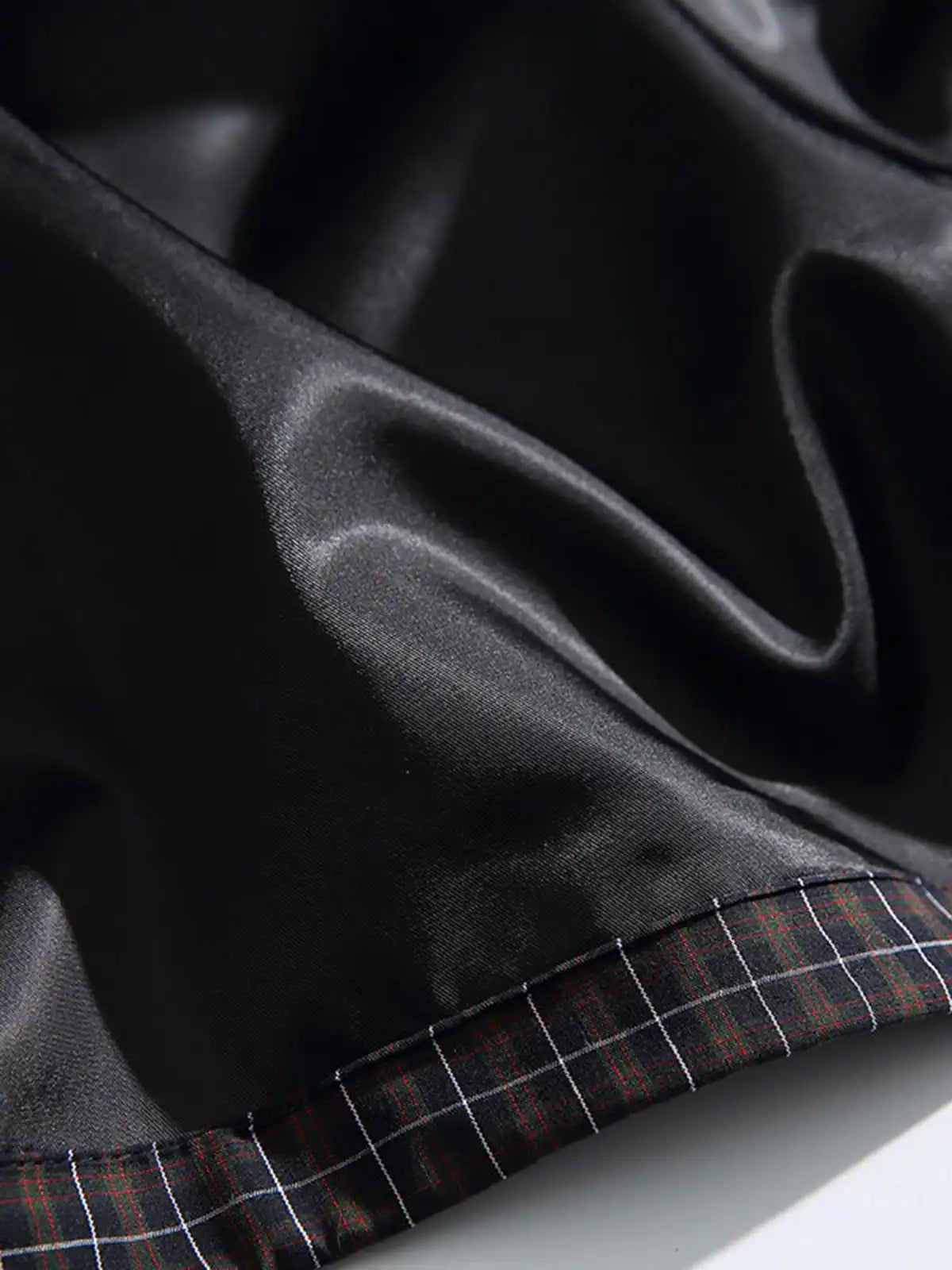 格子柄のフード付きジャケット、配色切り替え部分あり