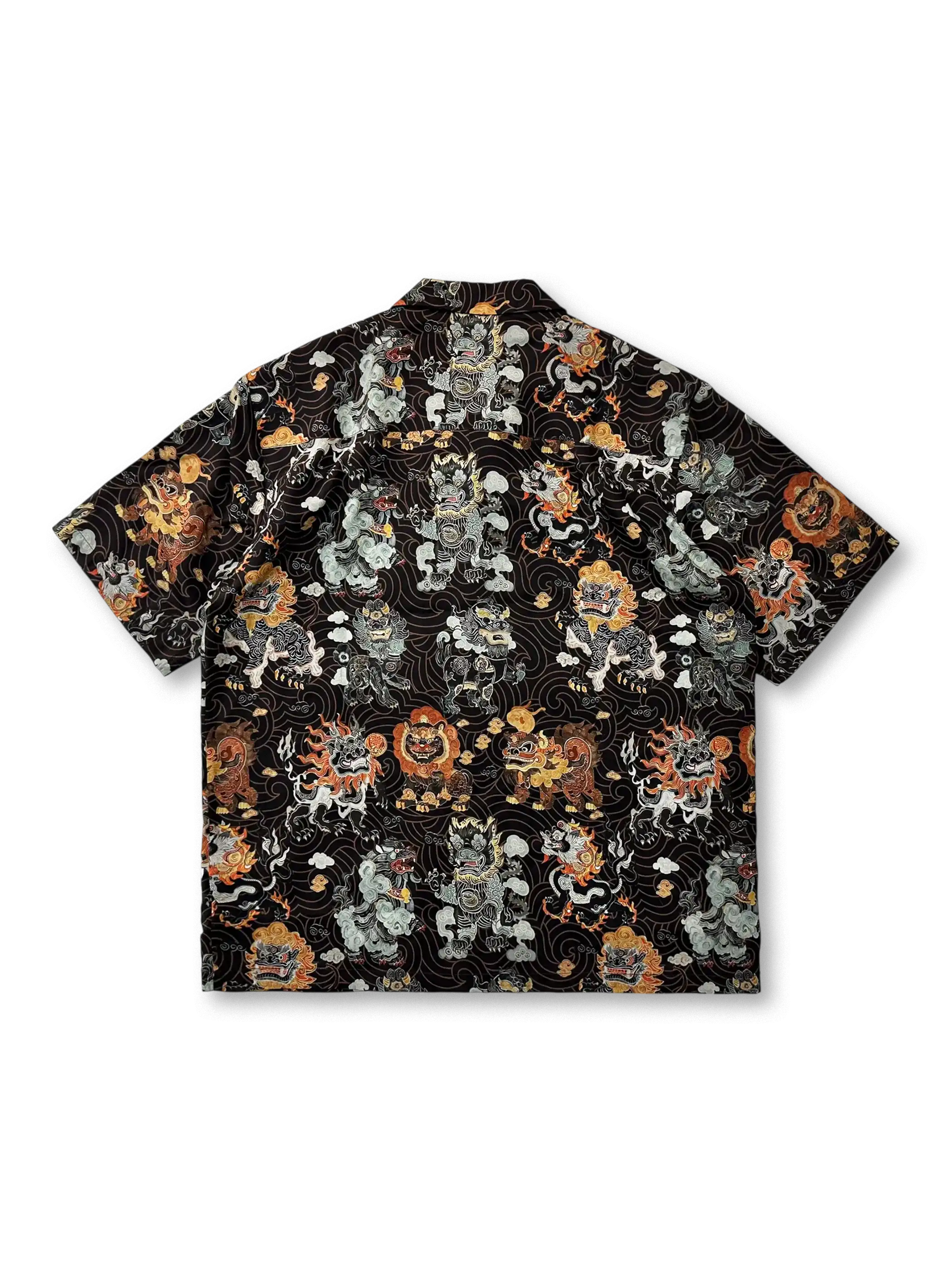 浮世絵柄のデザインが施されたテンセルキューバシャツの全体像