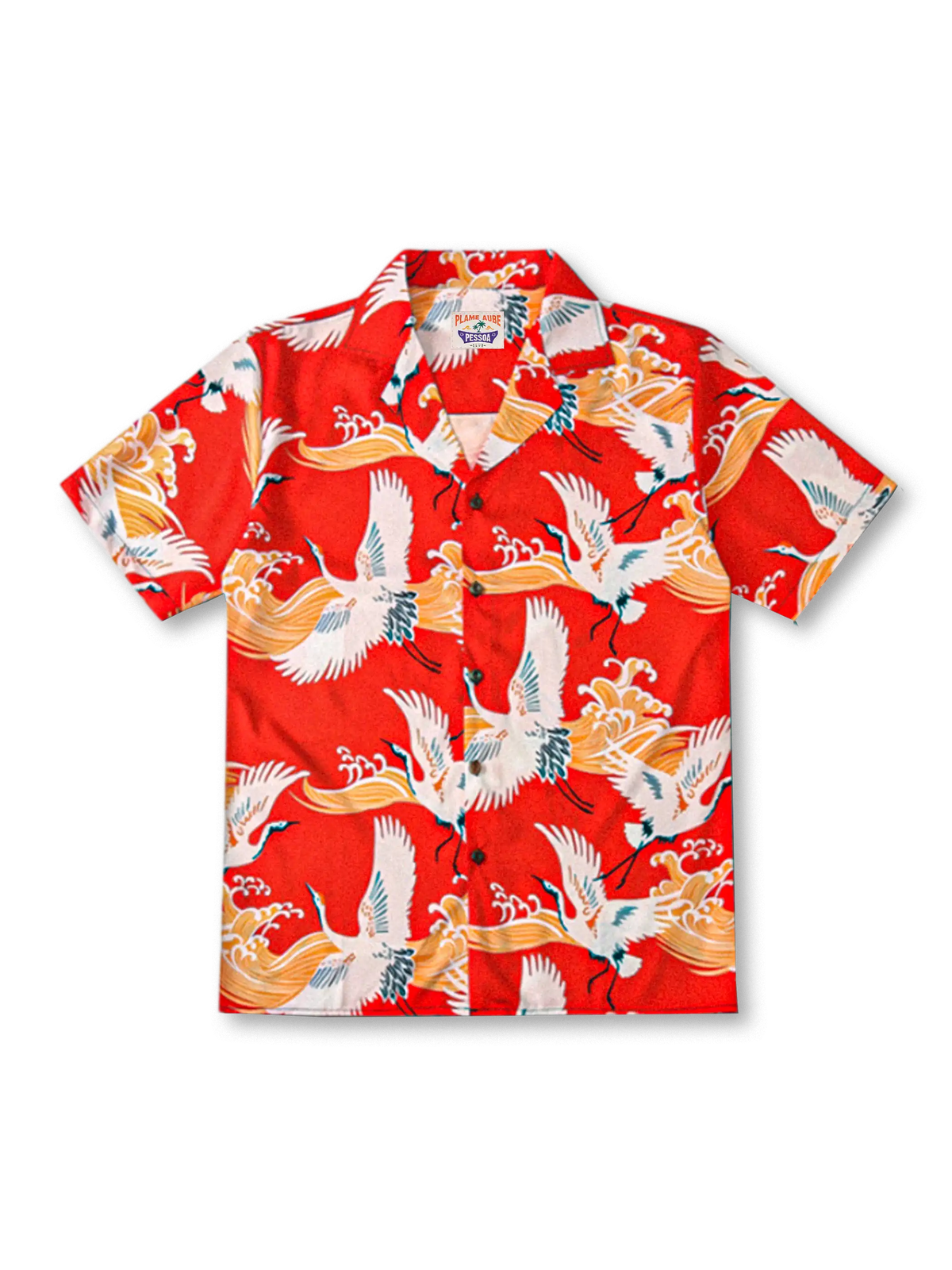 波間に舞う鶴の吉祥文様を配した赤地のアロハシャツ。滑らかなTENCEL®混紡素材、グリーンパイピングと天然ココナッツボタンが上品なアクセント。