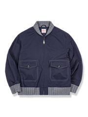 リブニット袖口と裾、大型ポケット付きのダークトーンA-1フライトジャケット