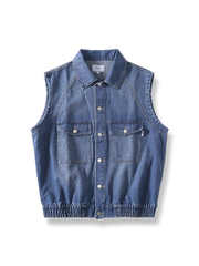 エイジングウォッシュ加工を施したデニムベストのクローズアップ写真