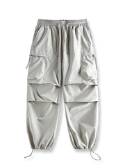 空挺兵風のデザインが特徴のドローストリング付きワークストレートパンツ