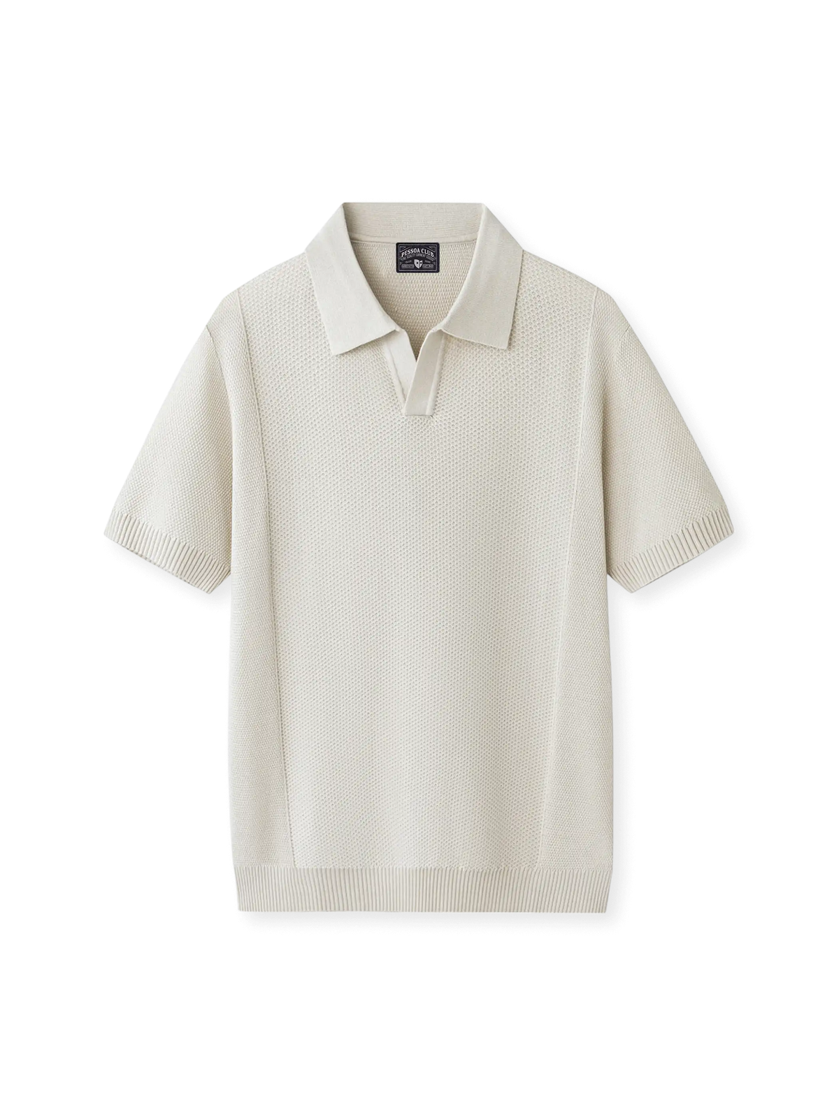 空気のような軽やかさと通気性が際立つニットポロシャツ
