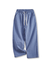 総柄ジャカードの水洗いデニムイージーパンツ、ウエストゴムとドローコード、直筒シルエットで背面パッチポケット付き