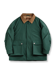 軽量織物の4ポケットハンティングジャケット。2WAY襟、ダブルタックプリーツ袖、エンボスボタンとスタンドカラーを備えたアメカジヴィンテージスタイルアイテム。