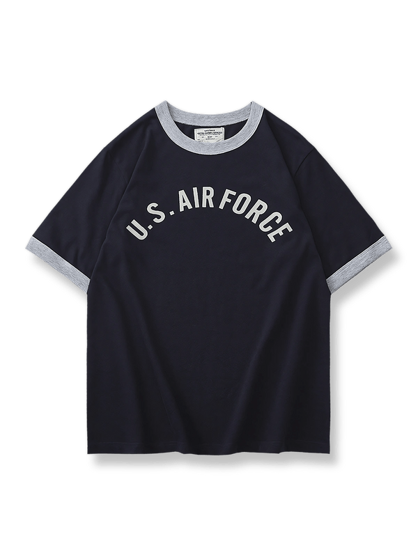 アメリカ空軍ミリタリー風の文字プリント半袖Tシャツ。