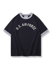 アメリカ空軍ミリタリー風の文字プリント半袖Tシャツ。