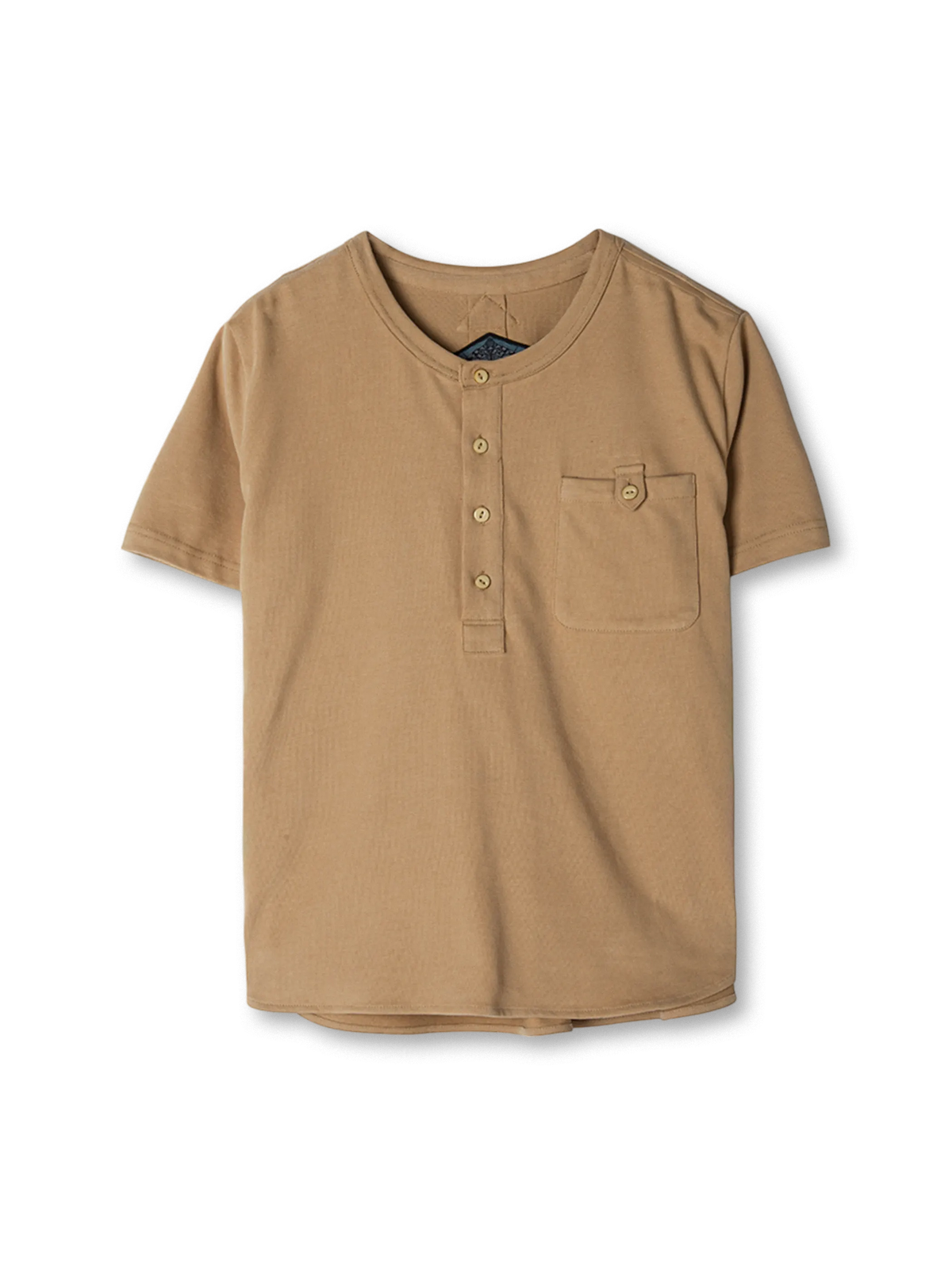 ヘンリーネックと胸ポケットが特徴のコットン100%半袖Tシャツ。パイピングアクセントで夏に快適