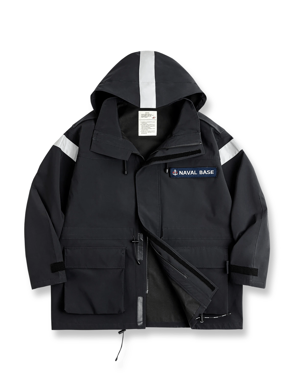 リフレクター付きネイビーカラーと三層前立てが特徴のパーカコート。