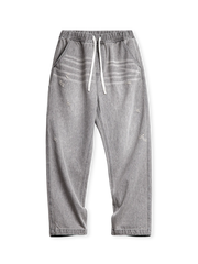 1990年代ニューヨークアンダーグラウンド着想のスモーキーグレーデニム。多重加工と厚手生地使用。