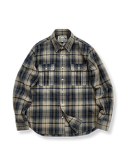 ウォッシュ加工のチェック柄が特徴のアメリカンヴィンテージスタイルメンズシャツの全体像。