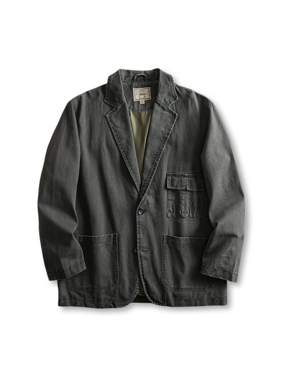 ウォッシュ加工コットンキャンバスとワークポケットが特徴のヴィンテージ風ルーズシルエットブレザー