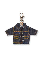 ミニチュアのデニムジャケットとパンツ型キーホルダー。