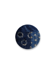  古布柄プリントピンバッジ。